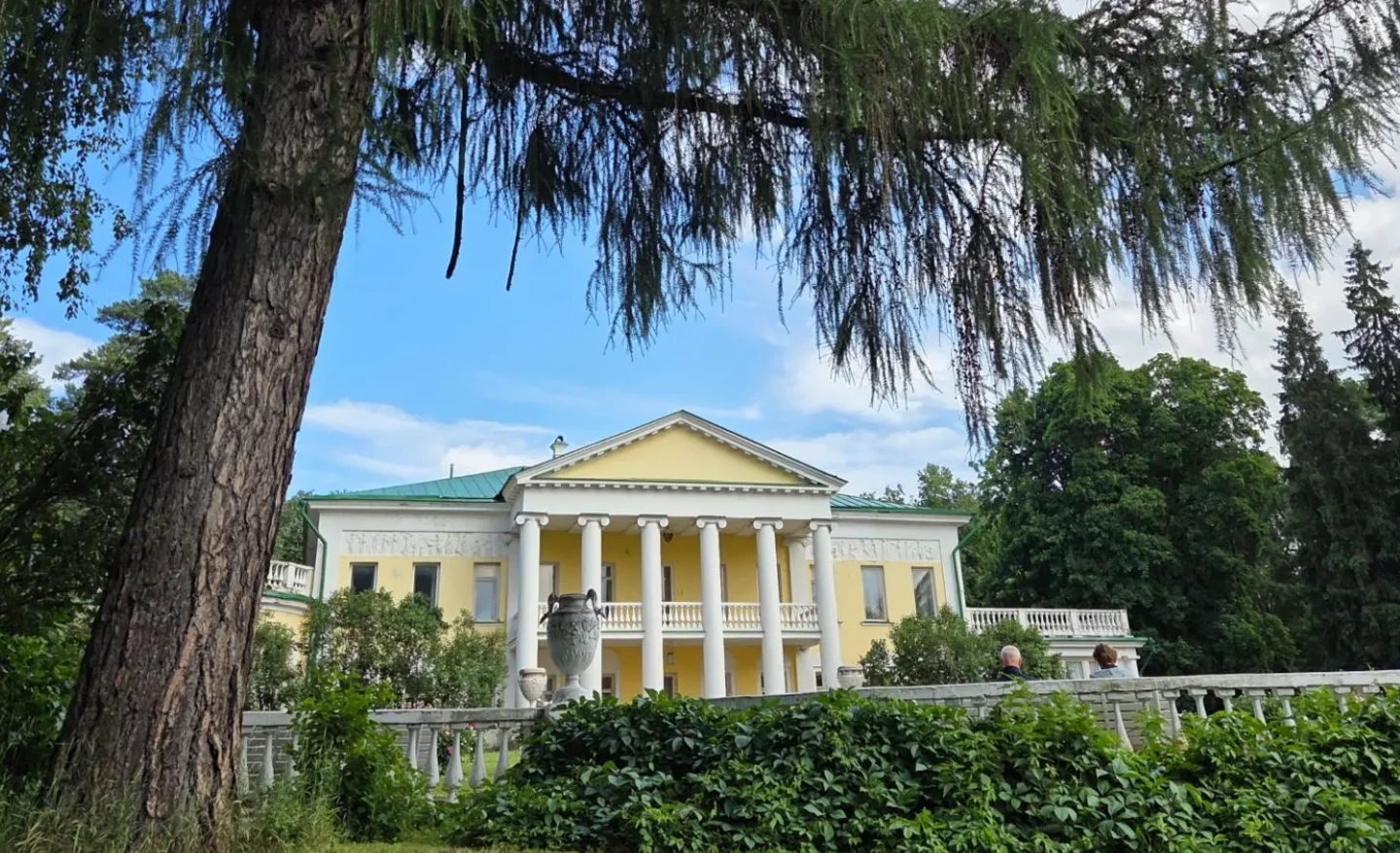 УСАДЬБА ГОРКИ ЛЕНИНСКИЕ